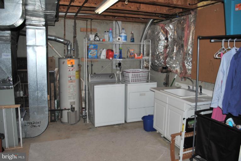 220 Finale Terrace Silver Spring, MD 20901 - Photo 24 of 26 Utility room/ Laundry