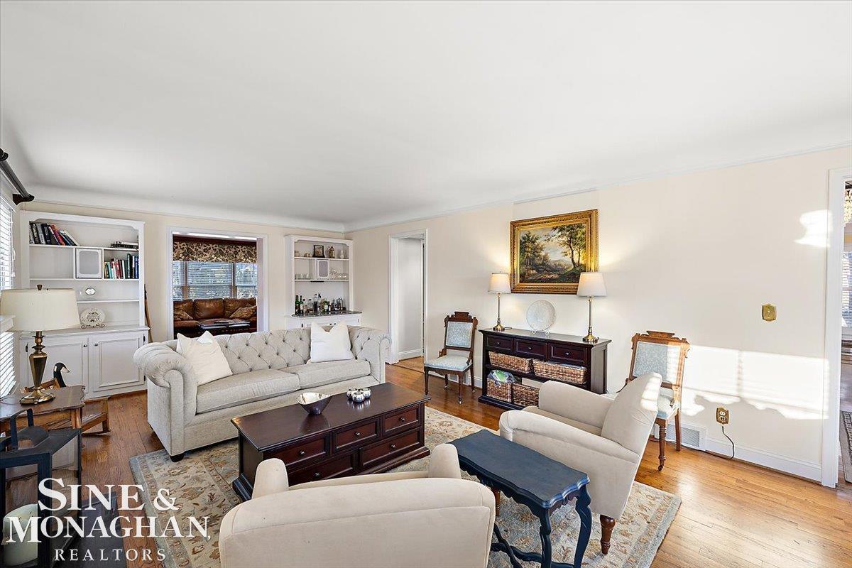 595 Thorntree Road Grosse Pointe Woods, MI 48236 - Photo 8 of 64