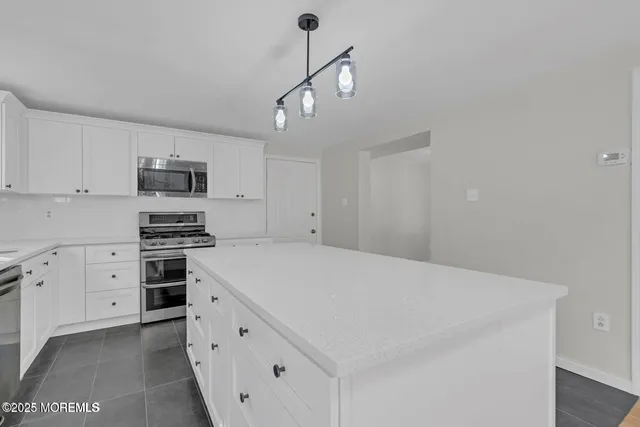 a view of a dry yard