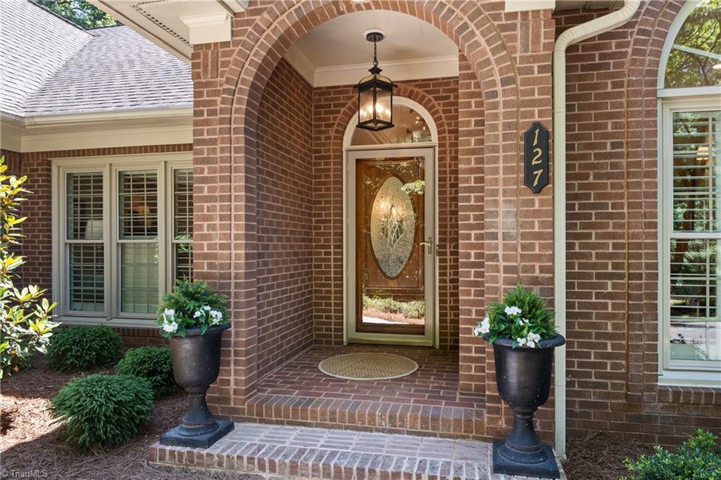 127 Wellesborough Road Winston-Salem, NC 27104 - Photo 4 of 50 Foyer