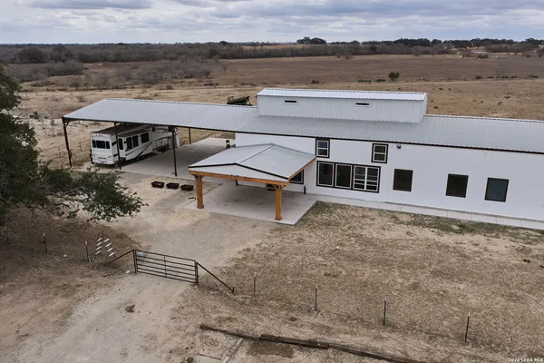 $975,000 | 3169 Schuettig Road, Poteet, TX 78065