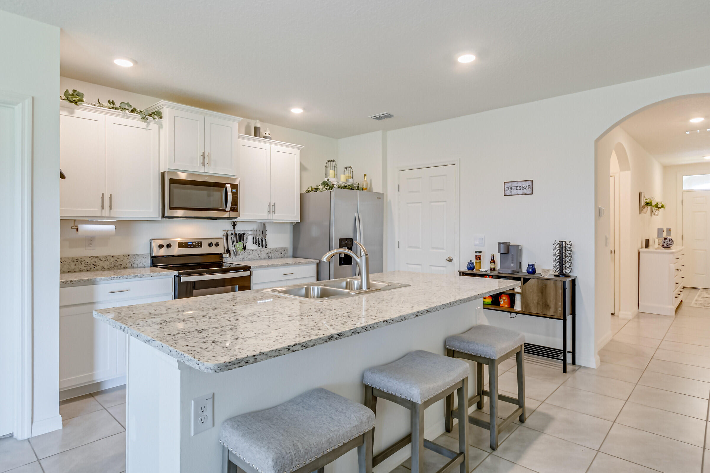 1713 Farmhouse Road Southeast Palm Bay, FL 32909 - Photo 4 of 28 Kitchen