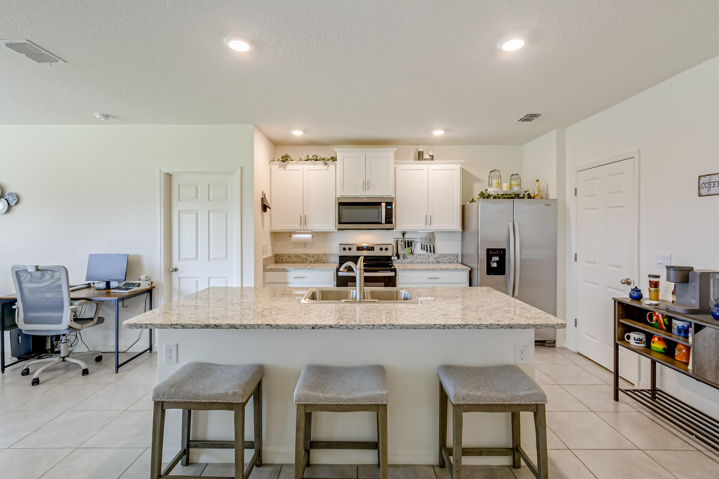 1713 Farmhouse Road Southeast Palm Bay, FL 32909 - Photo 5 of 28 Kitchen