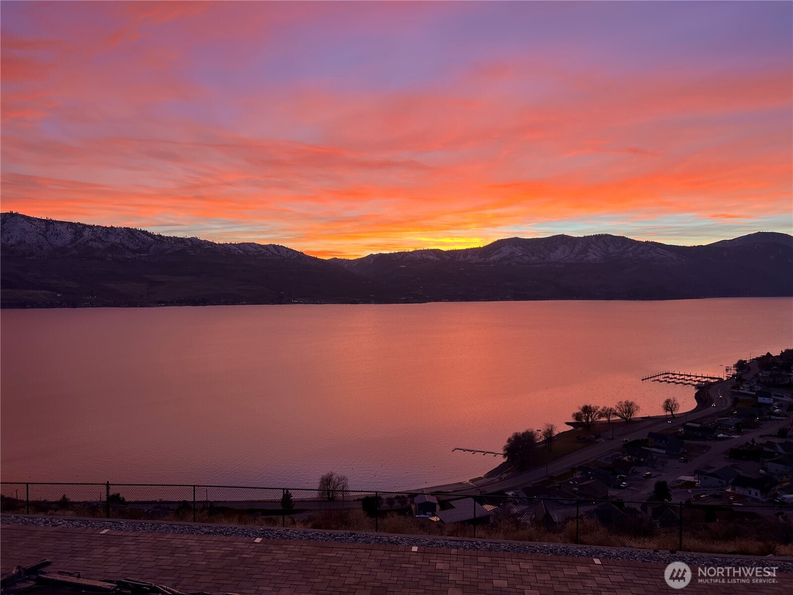 333 Highpoint Place Chelan, WA 98816 - Photo 17 of 40 a view of mountain with sunset in background