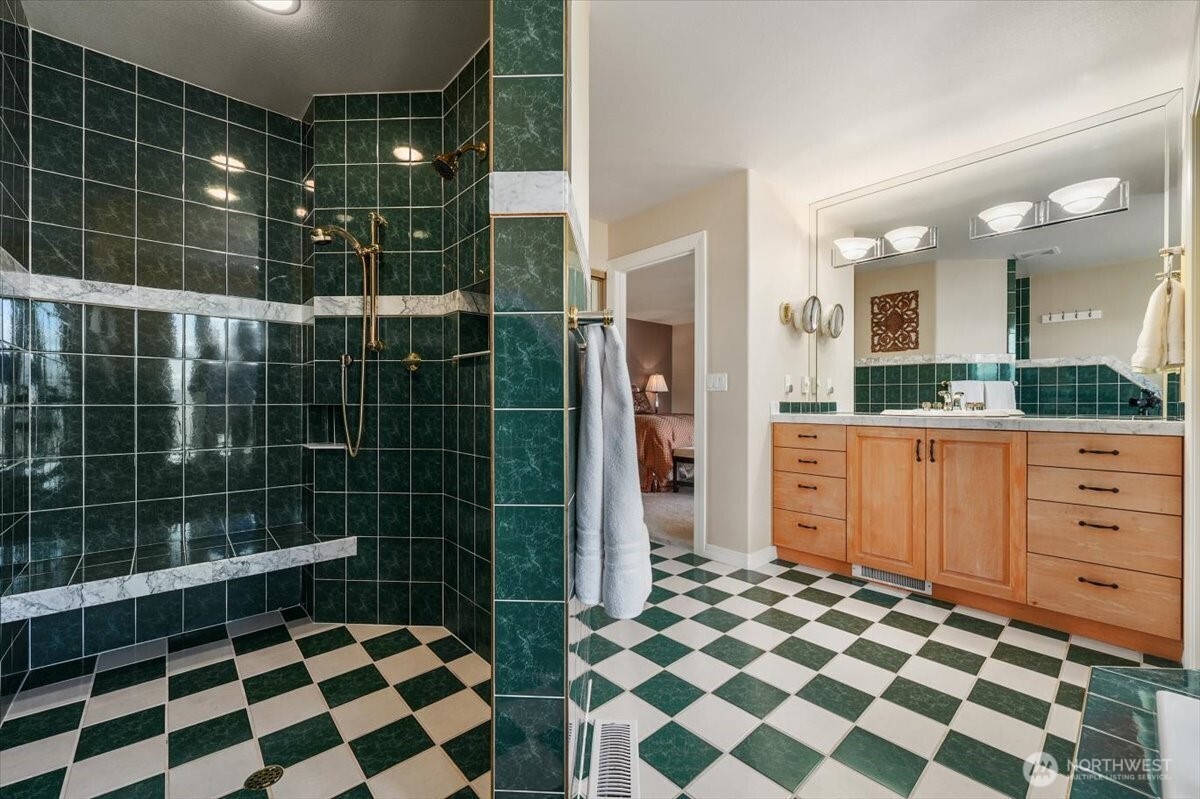 333 Highpoint Place Chelan, WA 98816 - Photo 20 of 40 a bathroom with a black and white checkered floor