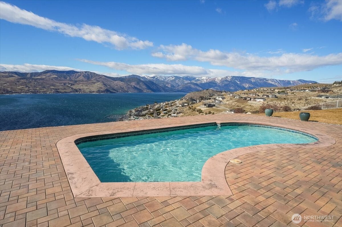 333 Highpoint Place Chelan, WA 98816 - Photo 25 of 40 a view of a lake with a mountain
