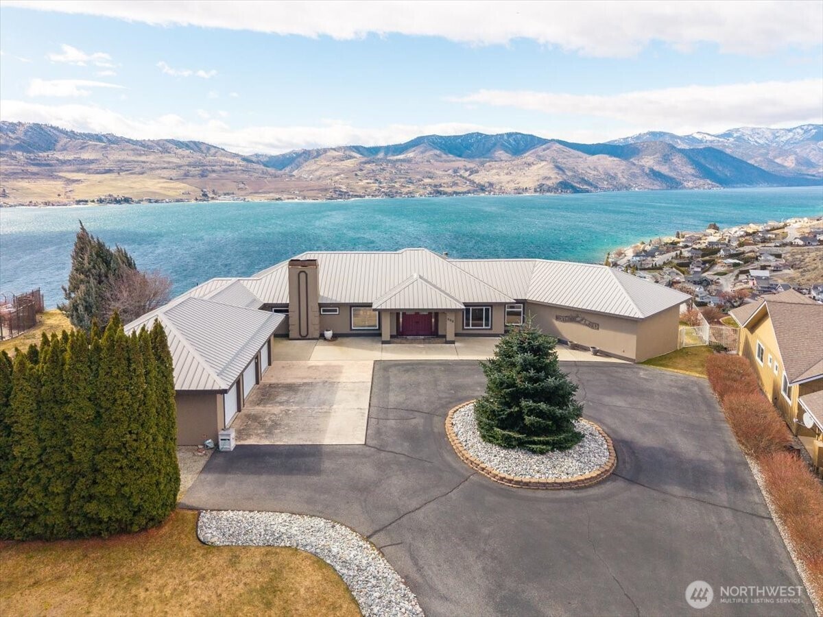 333 Highpoint Place Chelan, WA 98816 - Photo 7 of 40 an aerial view of a