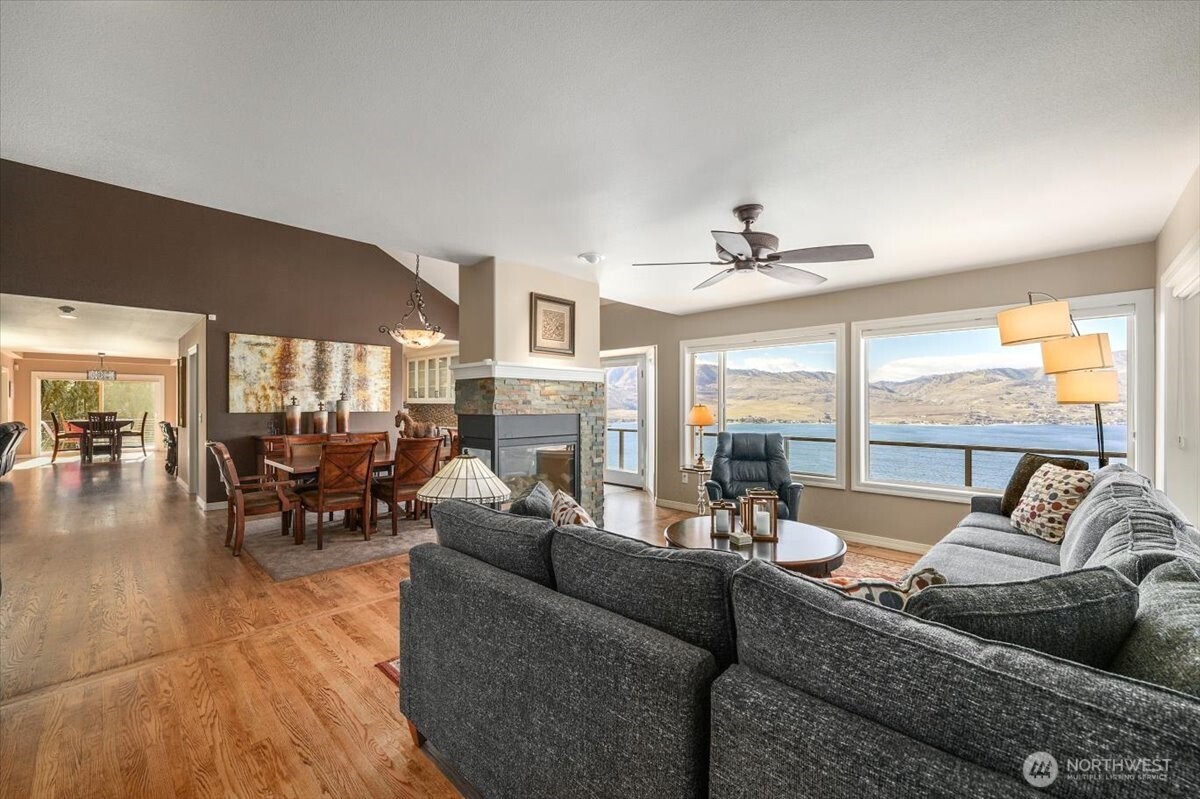 333 Highpoint Place Chelan, WA 98816 - Photo 10 of 40 a living room with furniture and a large window