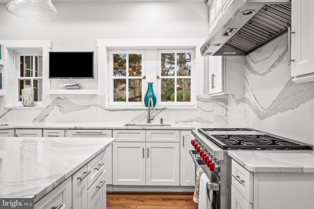 $1,050,000 | 208 Northway, Baltimore, MD 21218