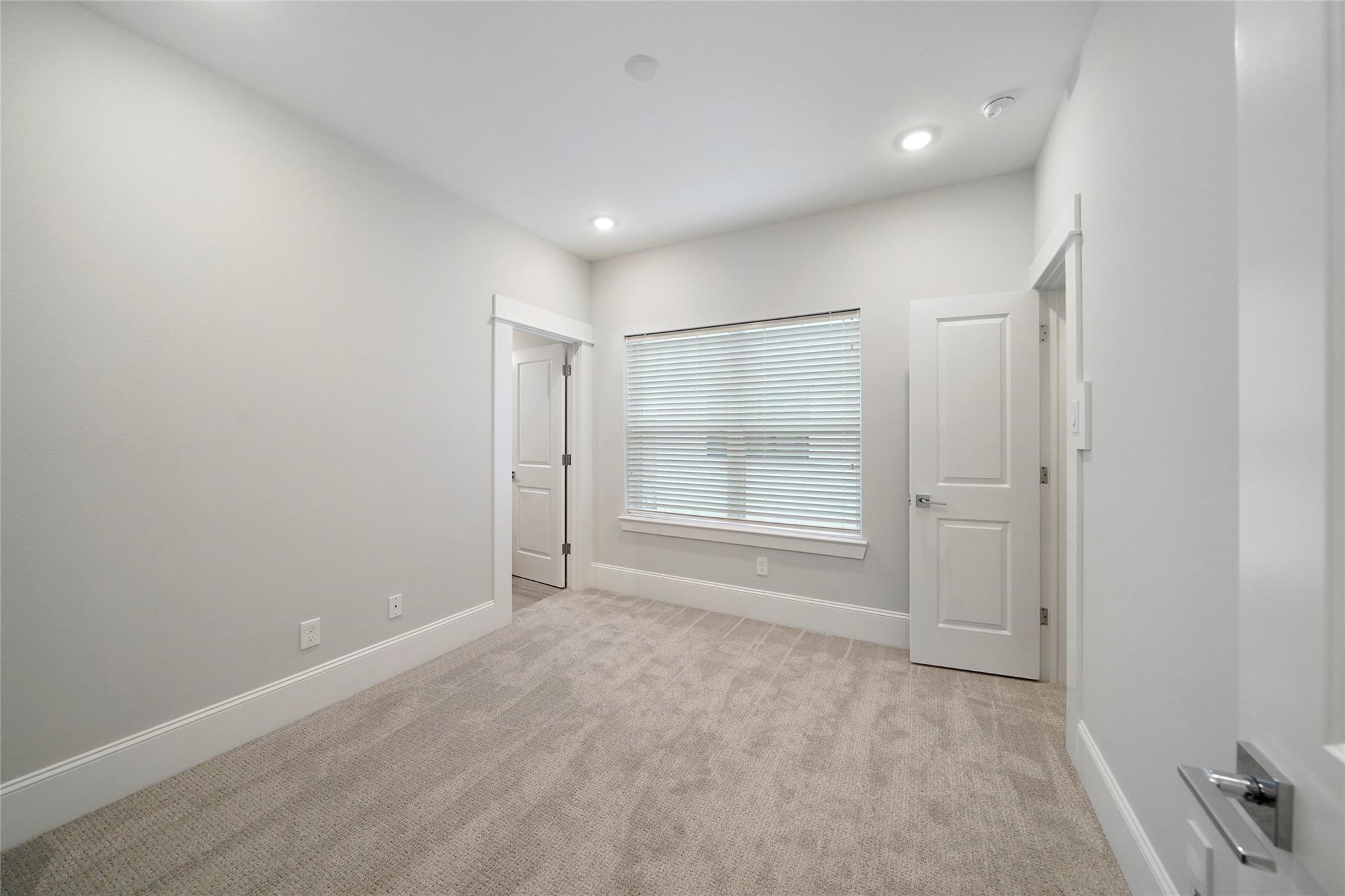 1268 North Post Oak Road, Unit A Houston, TX 77055 - Photo 20 of 32 a view of an empty room