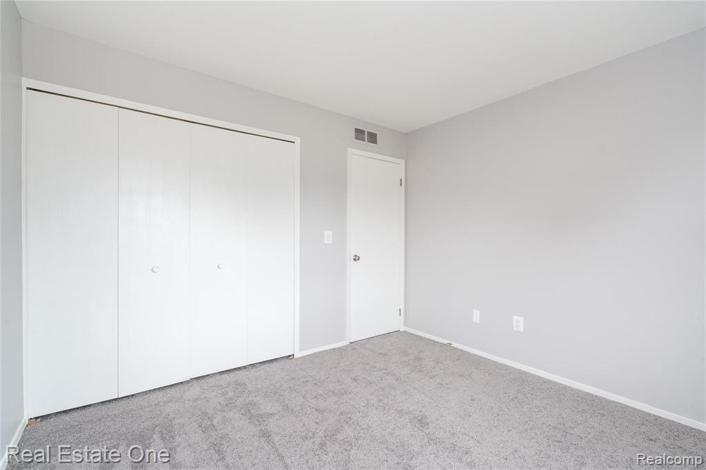 23657 North Rockledge Novi, MI 48375 - Photo 14 of 22