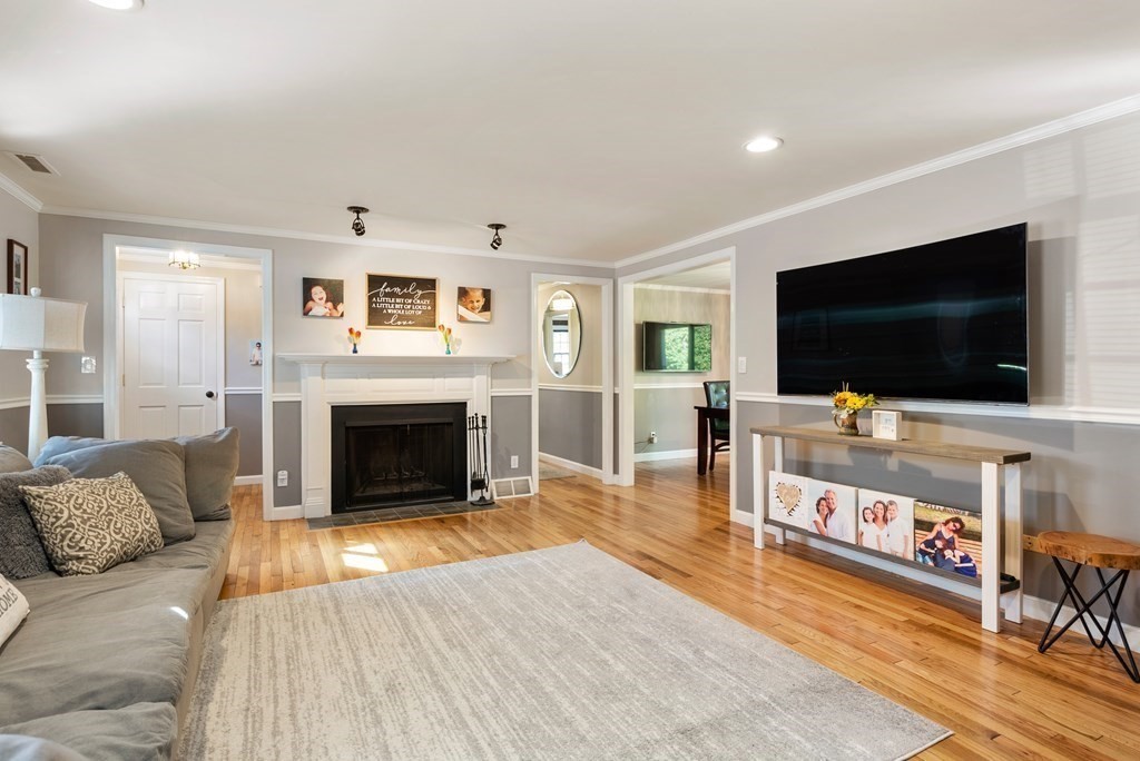 65 Jericho Road, Unit 65 Weston, MA 02493 - Photo 4 of 31