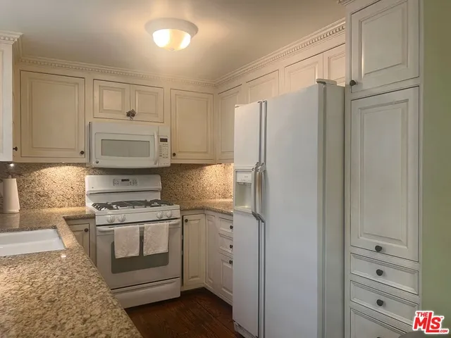 $990,000 | 8611 Burton Way, Unit 6, Los Angeles, CA 90048