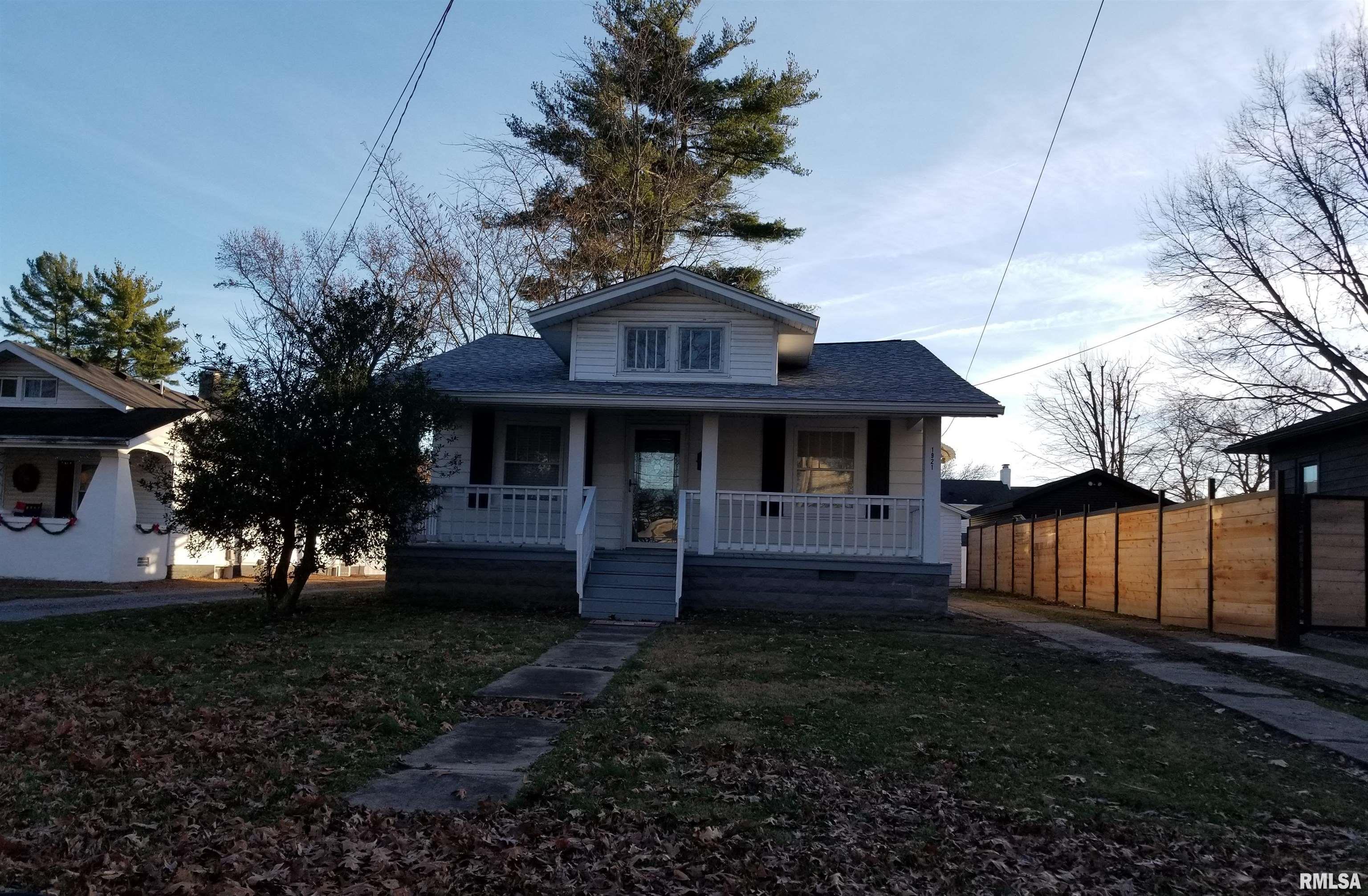 1921 East Richview Road Mount Vernon, IL 62864 - Photo 2 of 14 Gallery Image 2