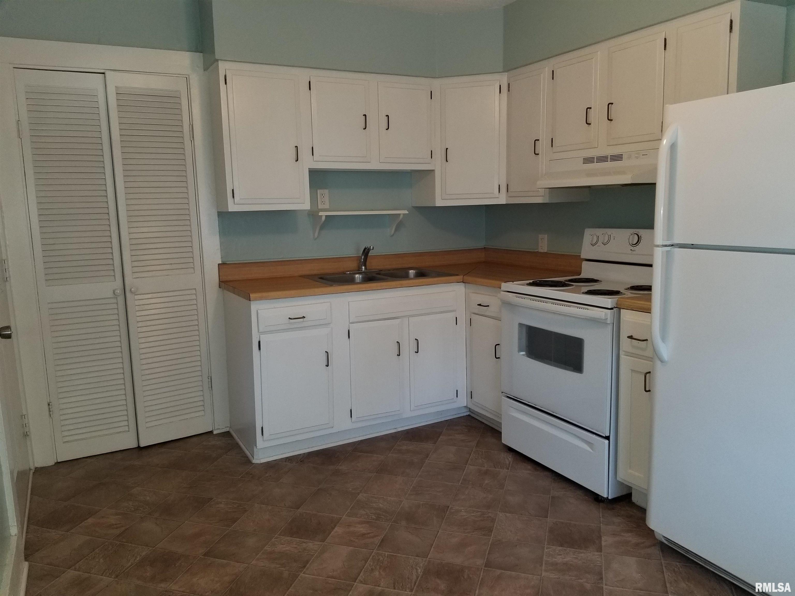 1921 East Richview Road Mount Vernon, IL 62864 - Photo 5 of 14 Gallery Image 5