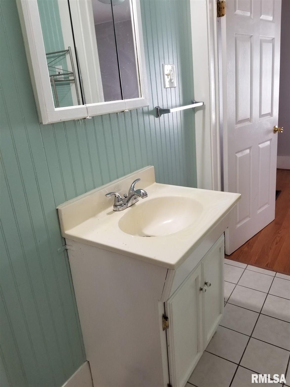1921 East Richview Road Mount Vernon, IL 62864 - Photo 8 of 14 Gallery Image 8