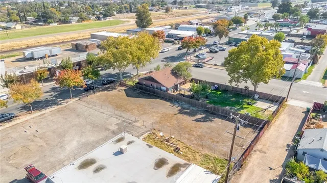 $200,000 | 724 South Gateway Drive, Madera, CA 93637