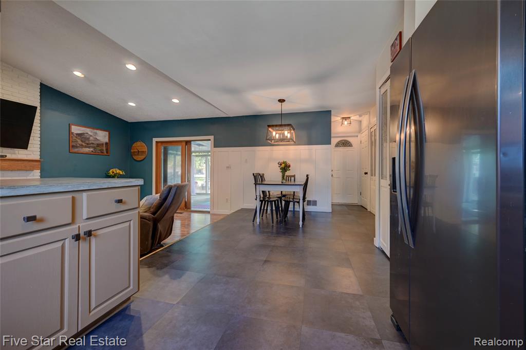 21953 Hall Road Trenton, MI 48183 - Photo 17 of 48 Gallery Image 17