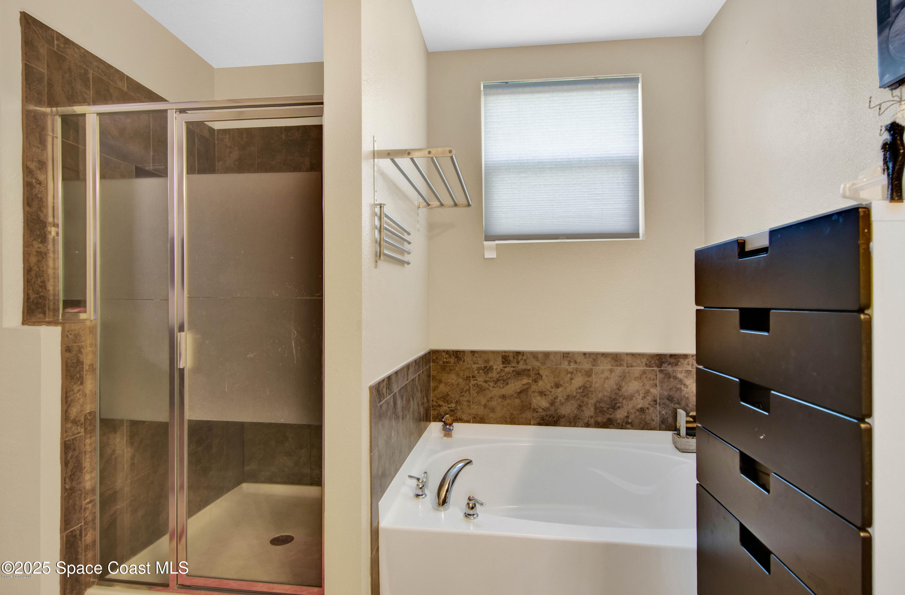 909 Fiddleleaf Circle Melbourne, FL 32904 - Photo 8 of 15 a bathroom with a bathtub and shower