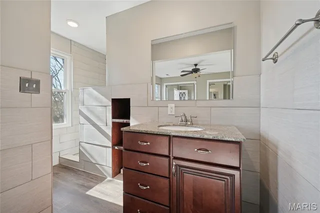 $275,000 | 53 Lois Lane, Fenton, MO 63026