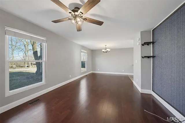 $275,000 | 53 Lois Lane, Fenton, MO 63026