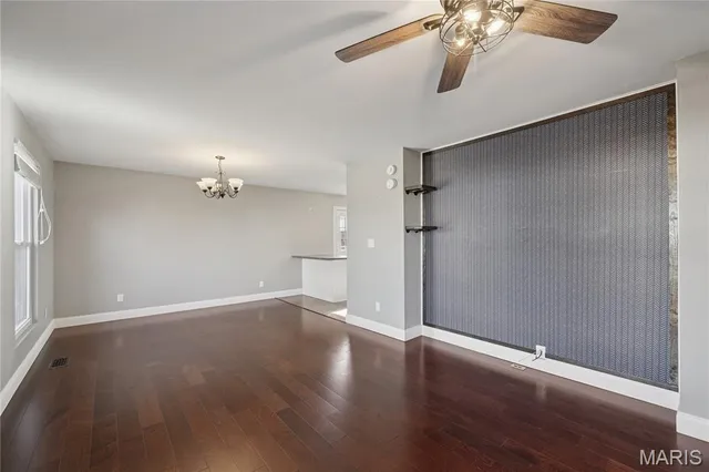 $275,000 | 53 Lois Lane, Fenton, MO 63026