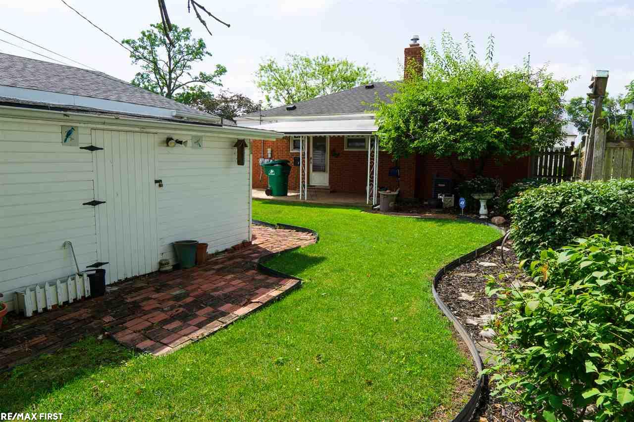 18545 Stephens Eastpointe, MI 48021 - Photo 8 of 29 Gallery Image 8