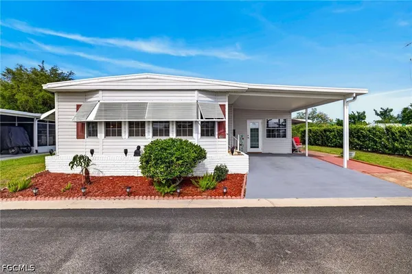 $143,000 | 30 Aloe, Alva, FL 33920