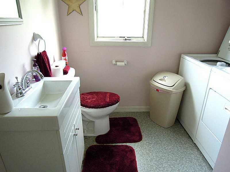 39 East Presque Isle Road Caribou, ME 04736 - Photo 17 of 32 Bathroom.