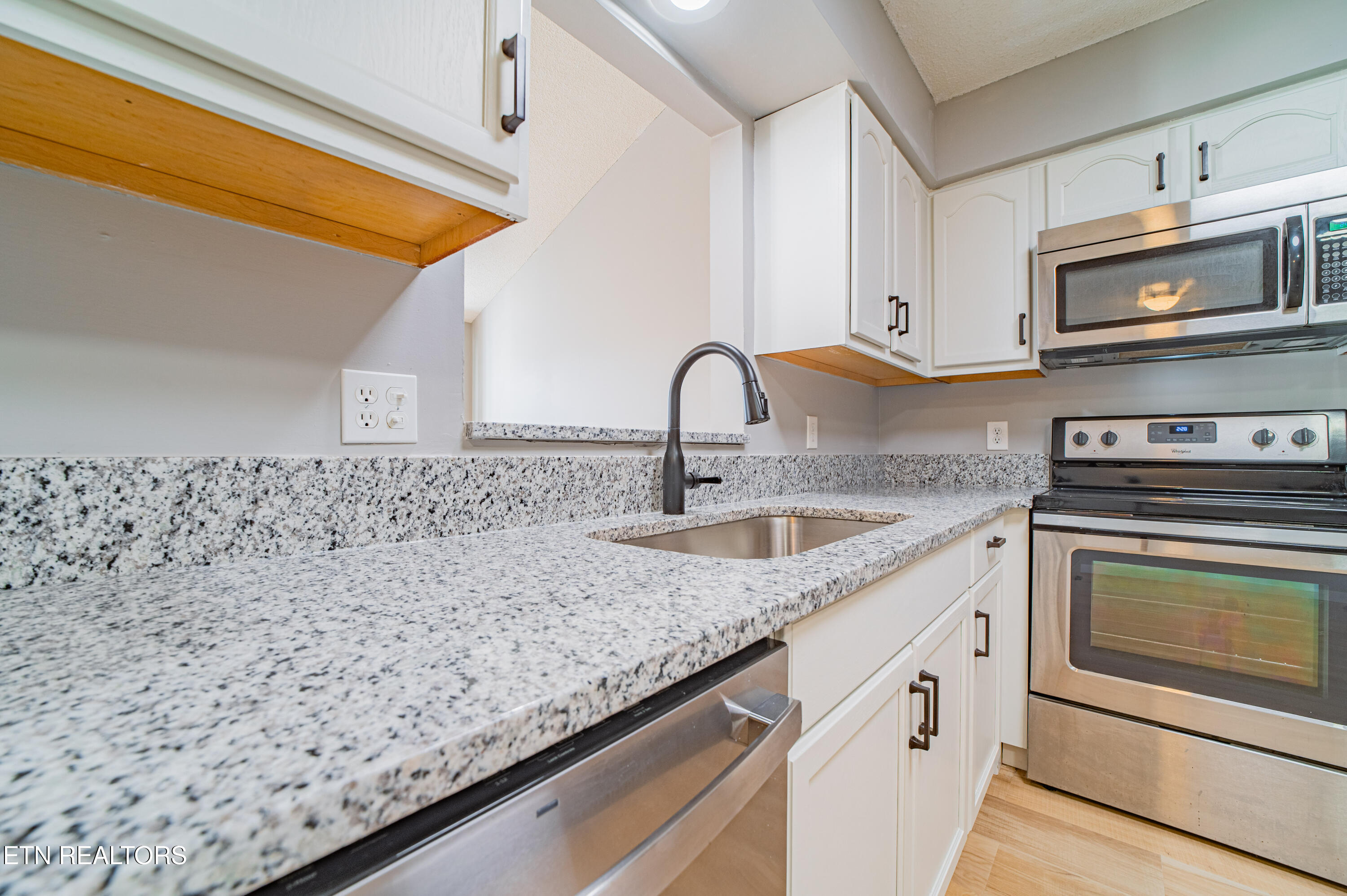 8022 Intervale Way Powell, TN 37849 - Photo 4 of 30 8022-Intervale-Way-16