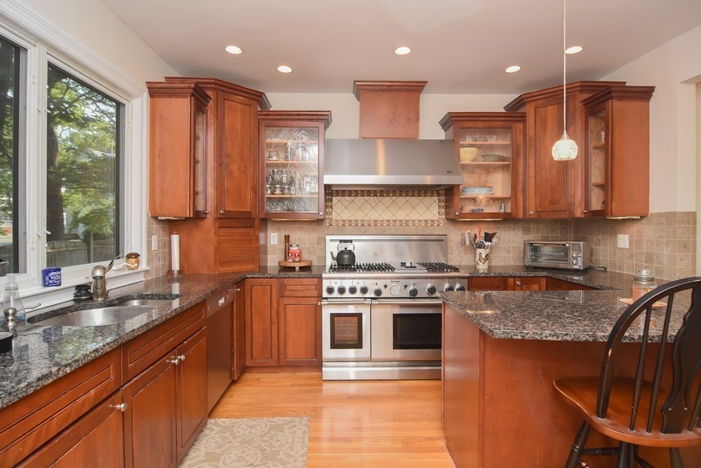 91 Walker Street, Unit 91 Newton, MA 02460 - Photo 7 of 25