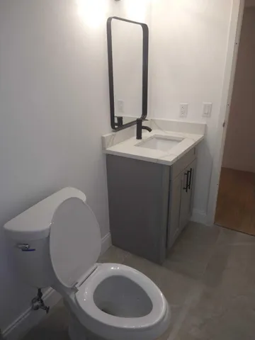 a view of empty room with window