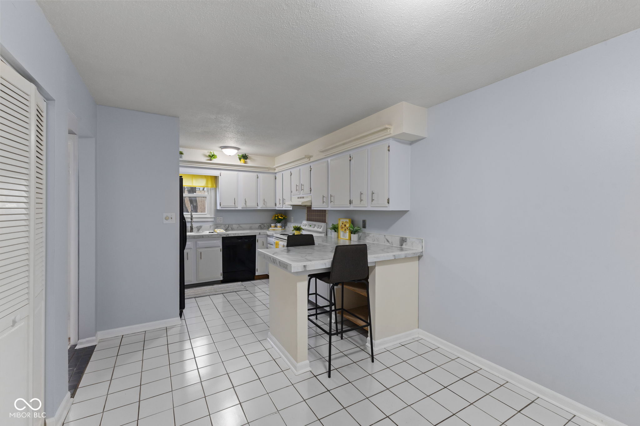 9458 Fordham Street Indianapolis, IN 46268 - Photo 5 of 28