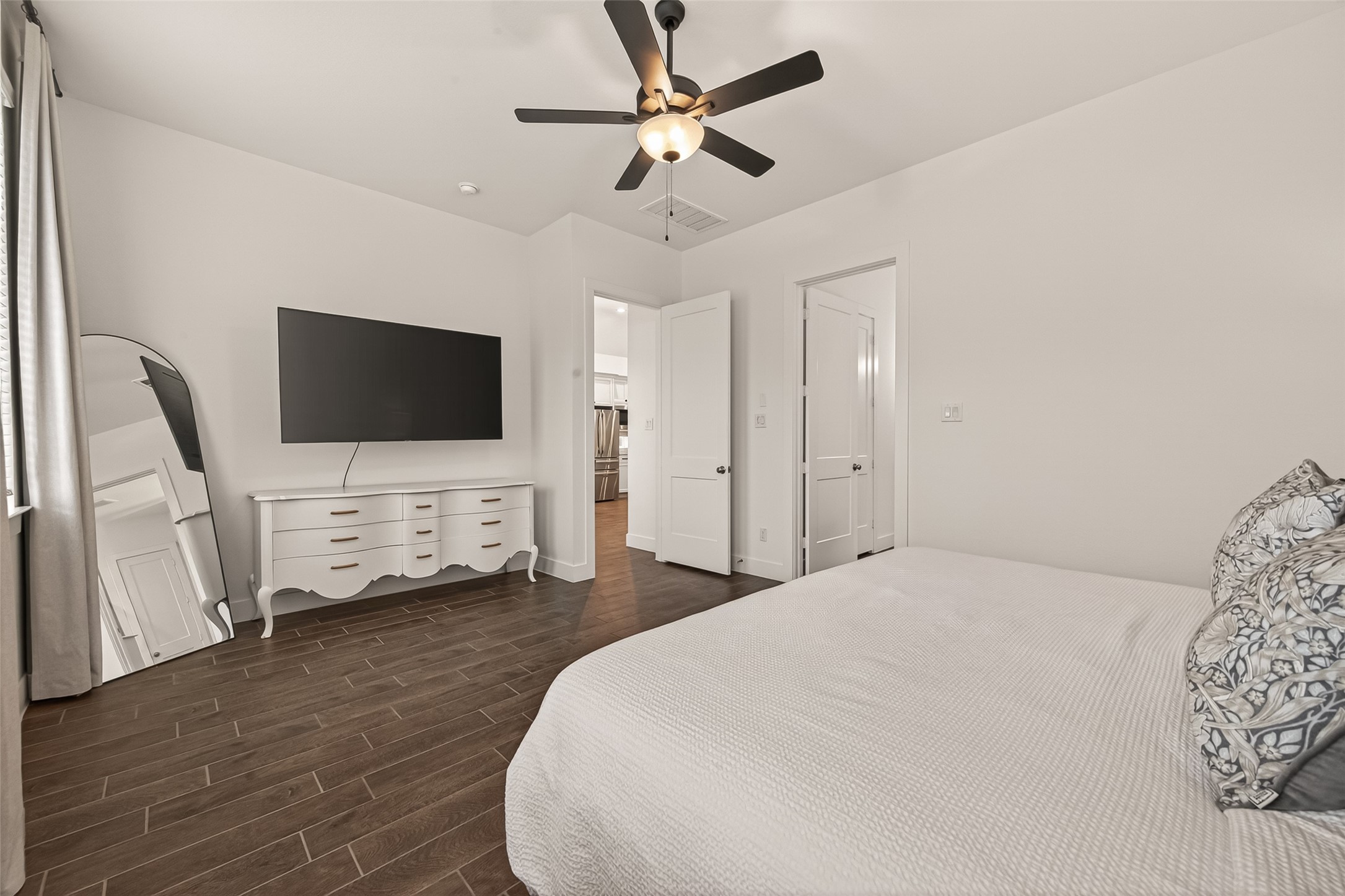 5019 Country Mdws Trail Rosharon, TX 77583 - Photo 33 of 49 a bedroom with furniture and a flat screen tv