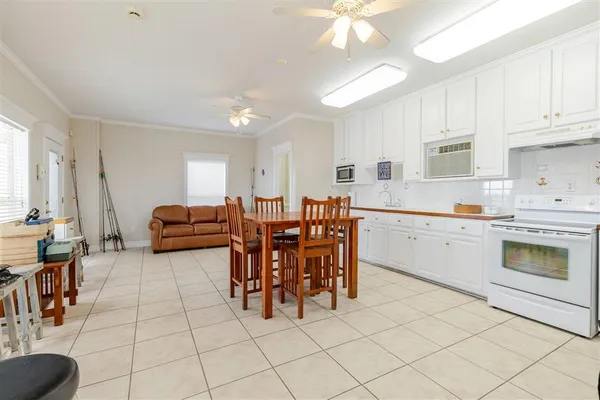 $1,100,000 | 7090 Moss Lake Lane, Sulphur, LA 70665