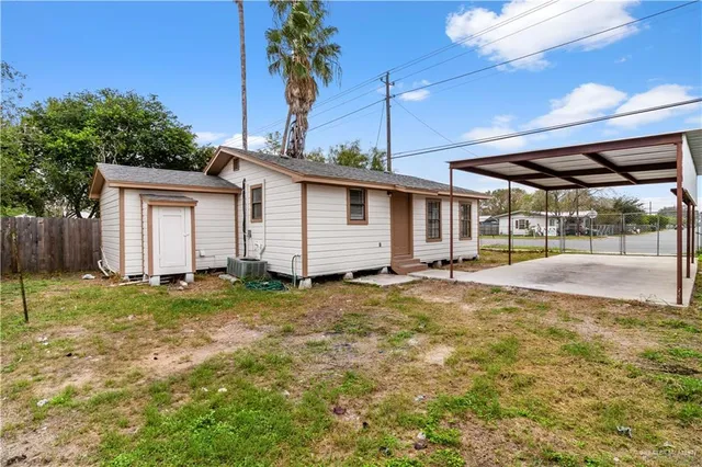 a view of a backyard with a house