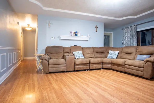 $225,000 | 15222 Hamlin Avenue, Midlothian, IL 60445