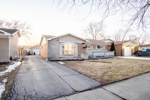 $225,000 | 15222 Hamlin Avenue, Midlothian, IL 60445