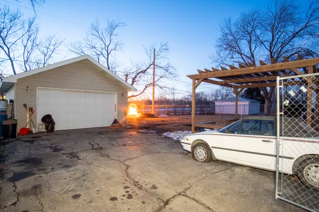 $225,000 | 15222 Hamlin Avenue, Midlothian, IL 60445