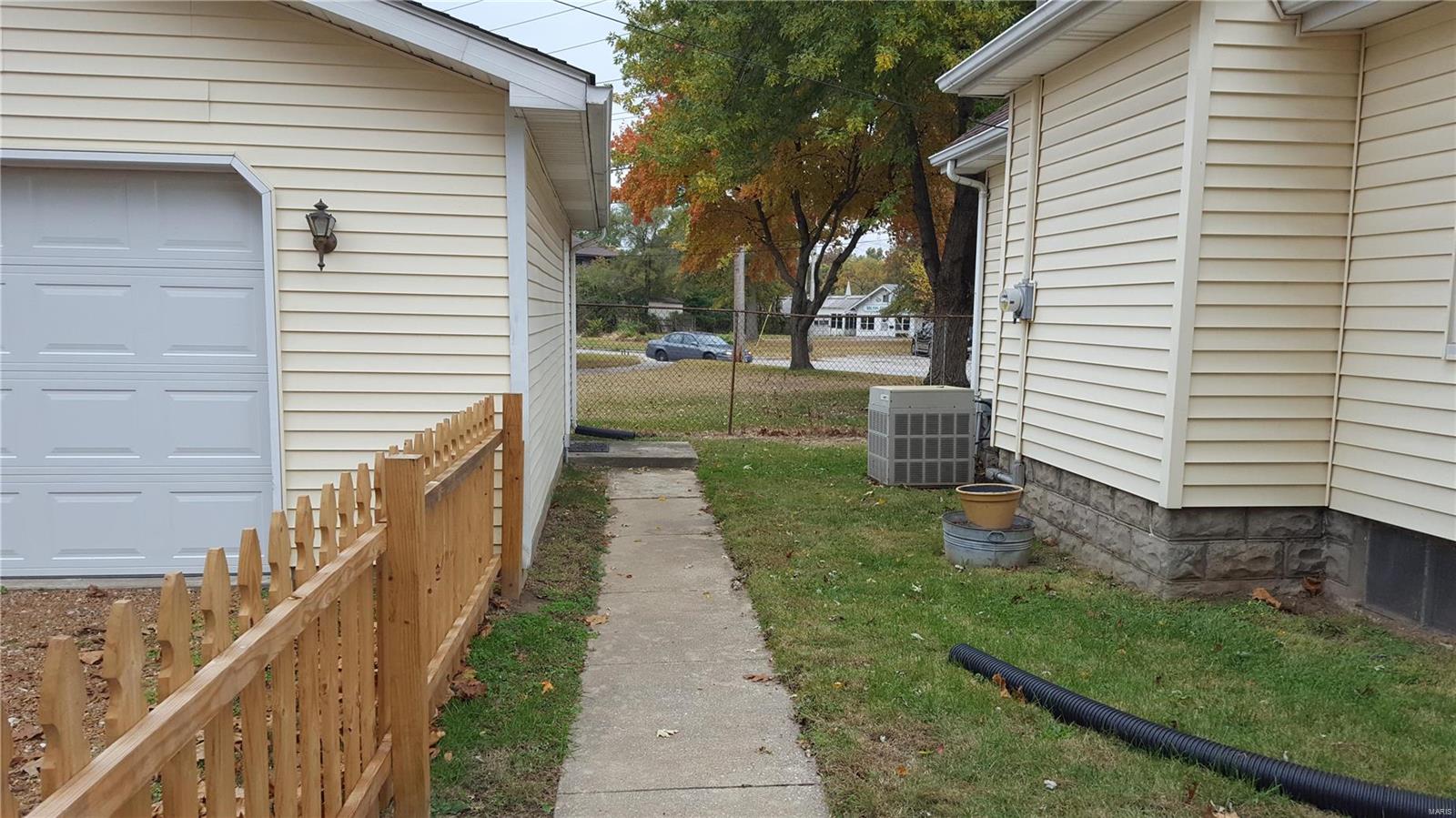 1305 Milton Road Alton, IL 62002 - Photo 22 of 23 Gallery Image 22