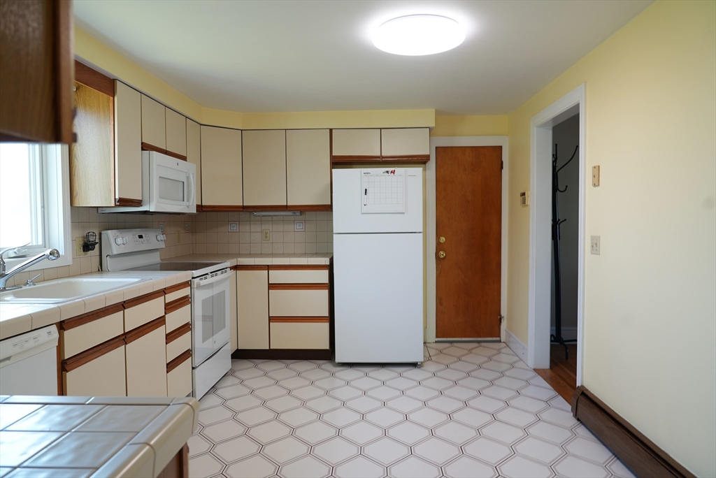 501 Riverside Avenue, Unit 1 Somerset, MA 02725 - Photo 3 of 16