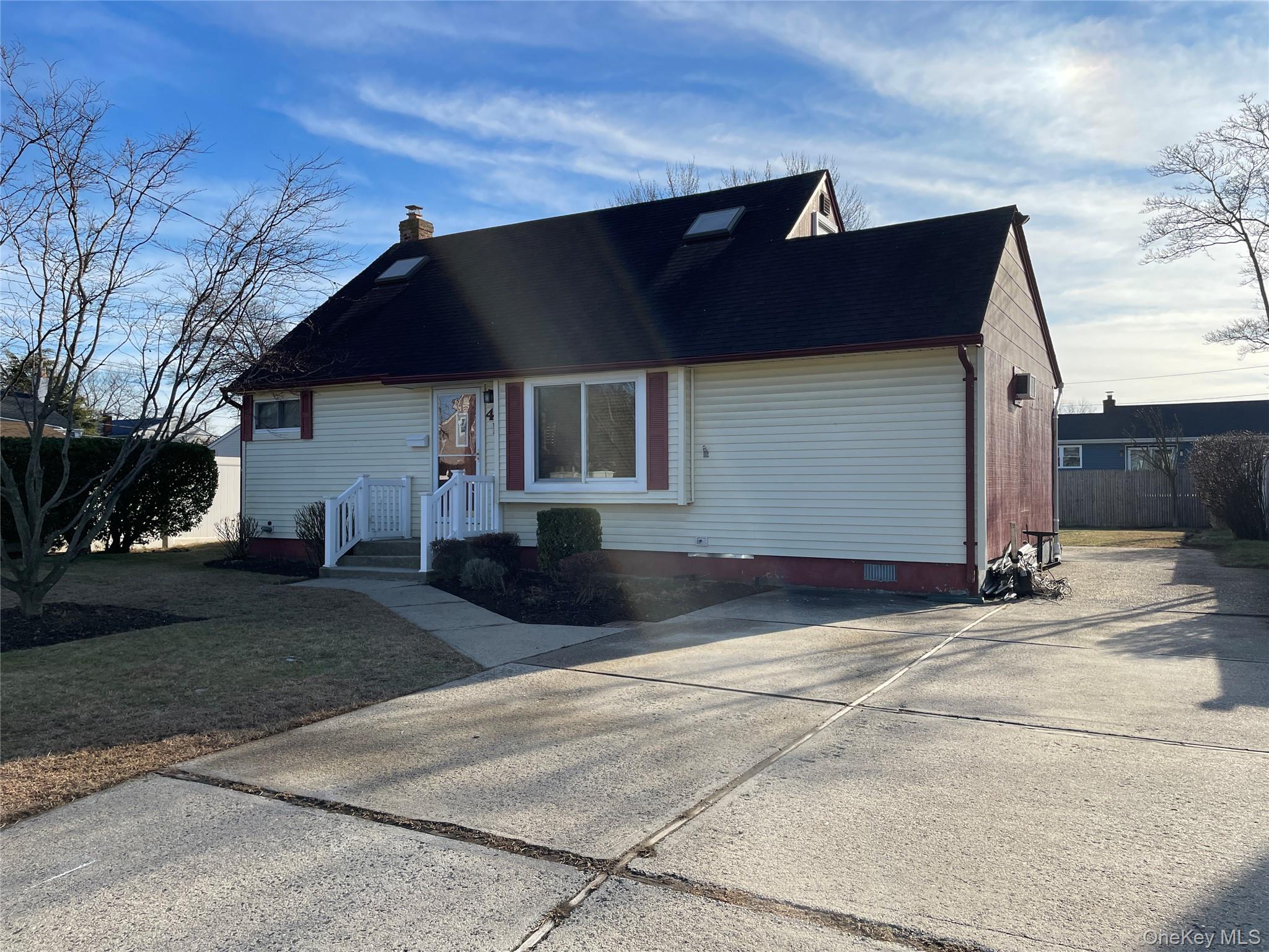 413 37th Street Lindenhurst, NY 11757 - Photo 2 of 20 Private Double Wide Driveway