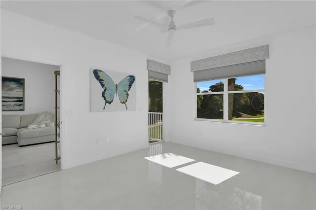 a view of livingroom with furniture