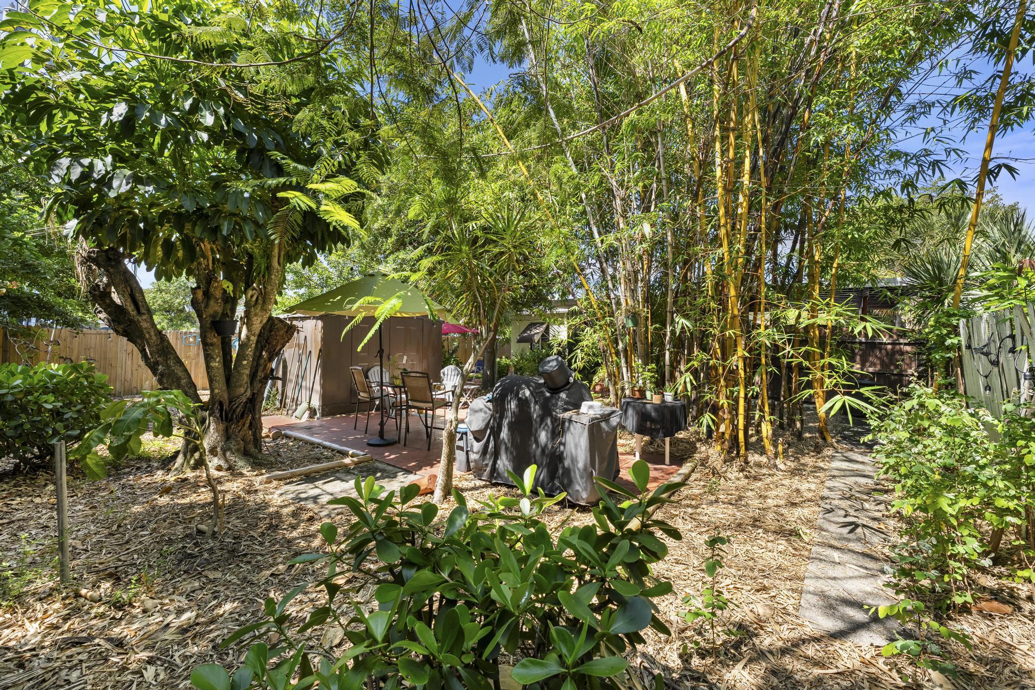 3032 Stanford Road West Palm Beach, FL 33405 - Photo 28 of 33 Backyard