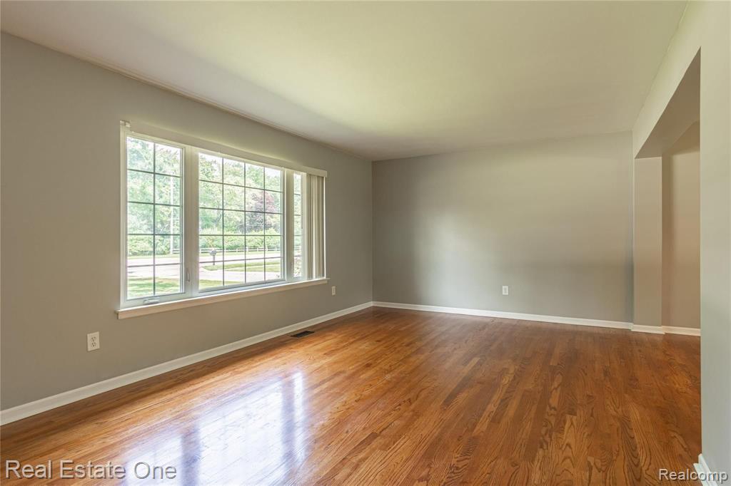 32601 West 13 Mile Road Farmington Hills, MI 48334 - Photo 5 of 53