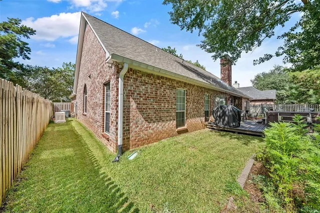 a view of a house with backyard and porch