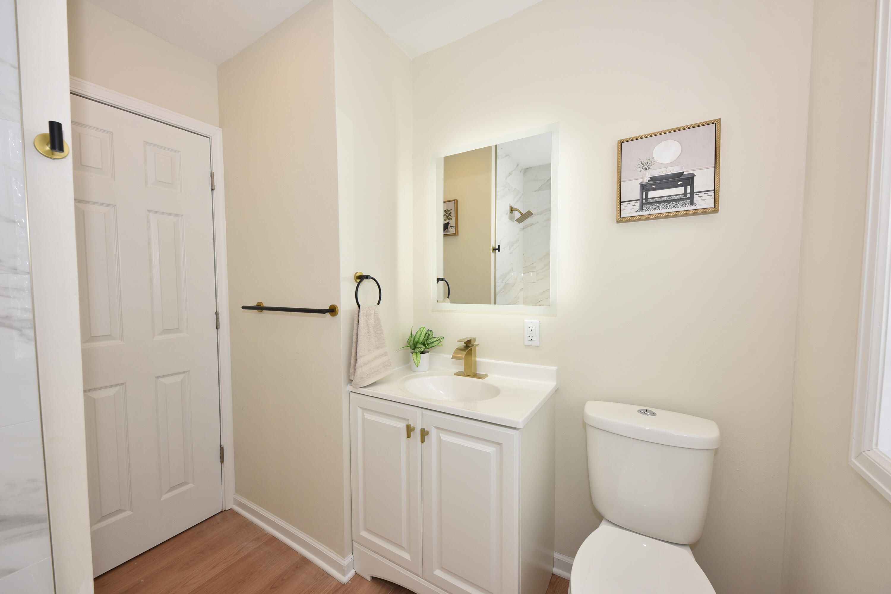 3165 North 87th Street Milwaukee, WI 53222 - Photo 13 of 35 Main Floor Bathroom