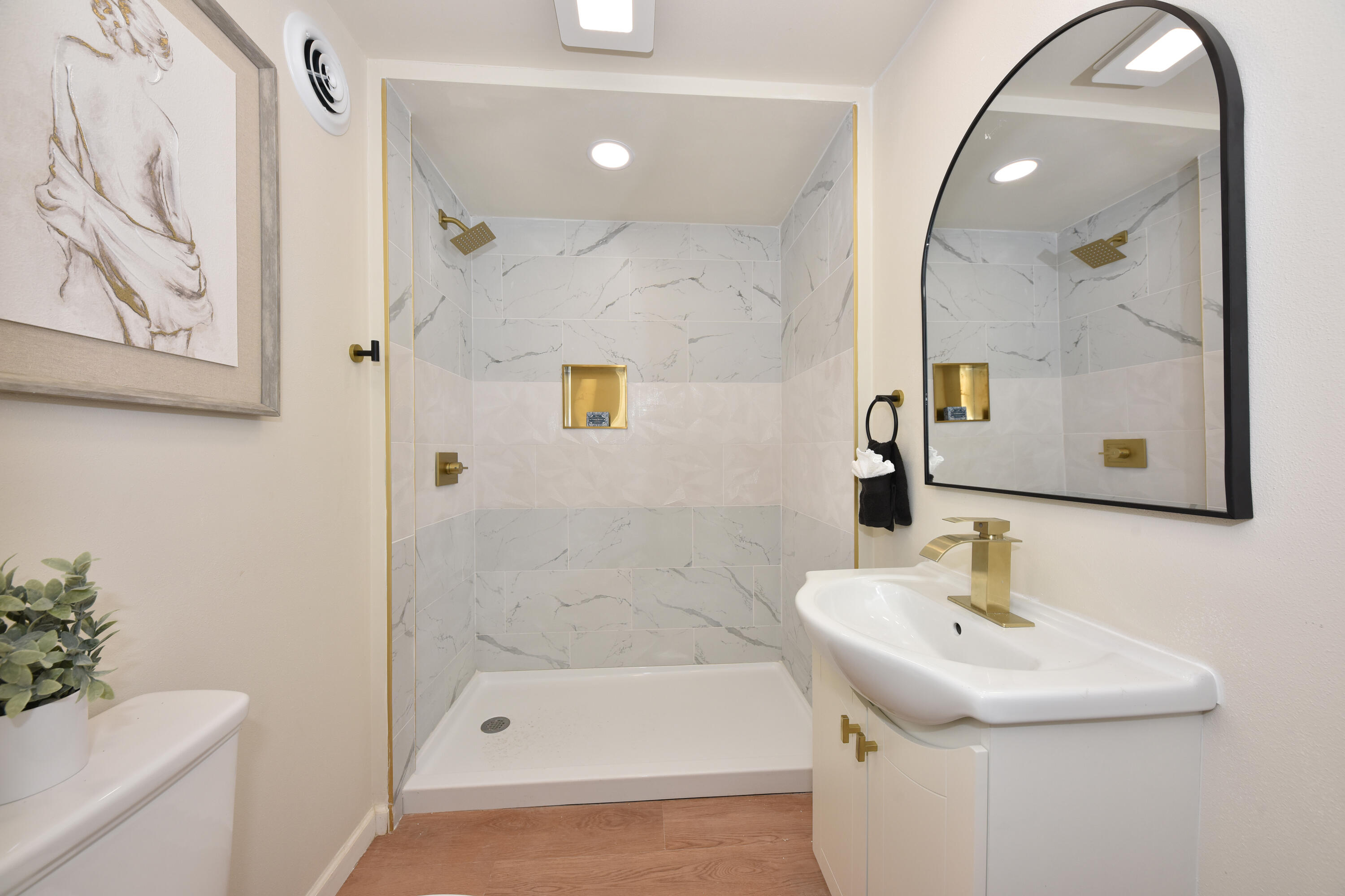 3165 North 87th Street Milwaukee, WI 53222 - Photo 29 of 35 Lower Bathroom