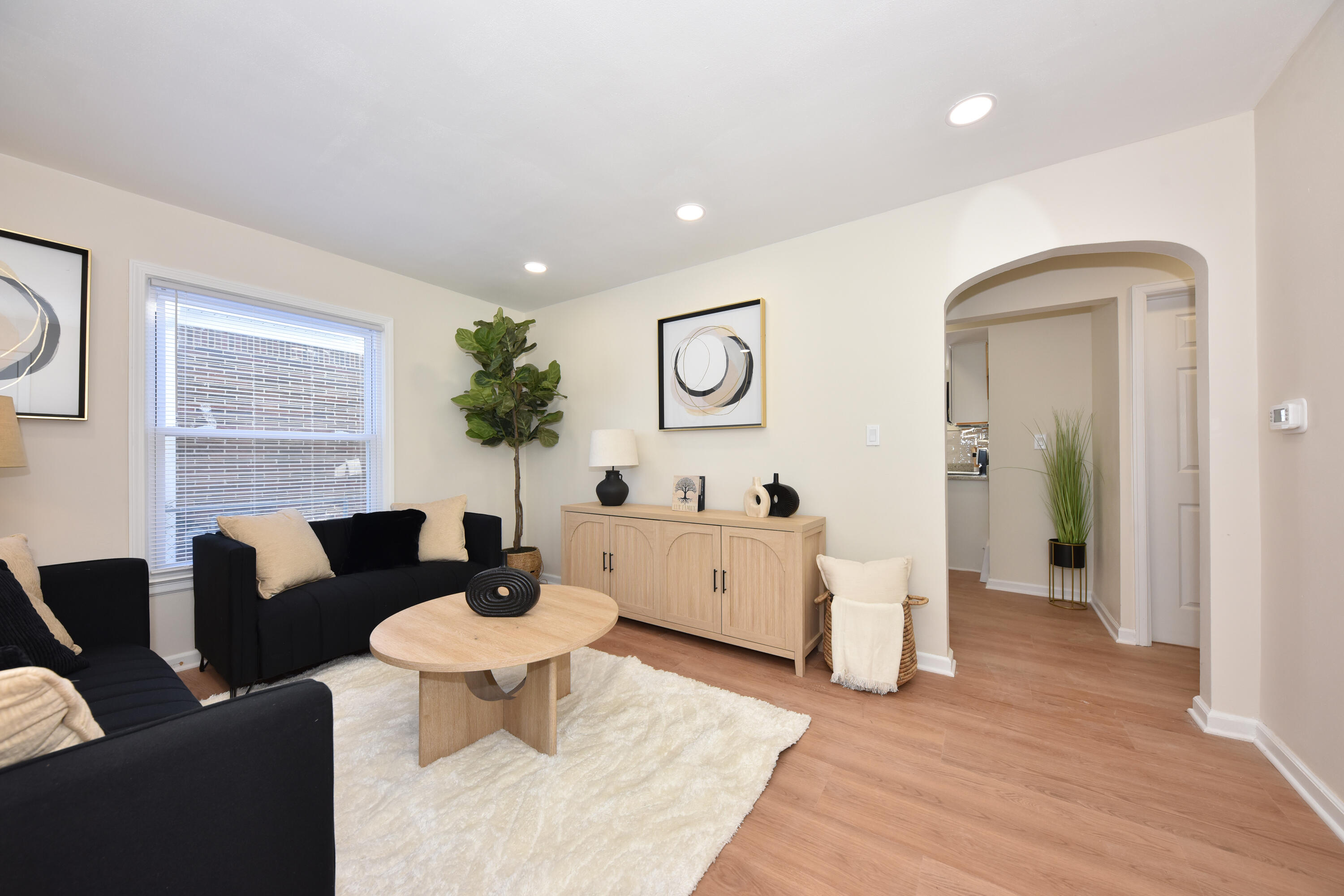 3165 North 87th Street Milwaukee, WI 53222 - Photo 4 of 35 Living Room