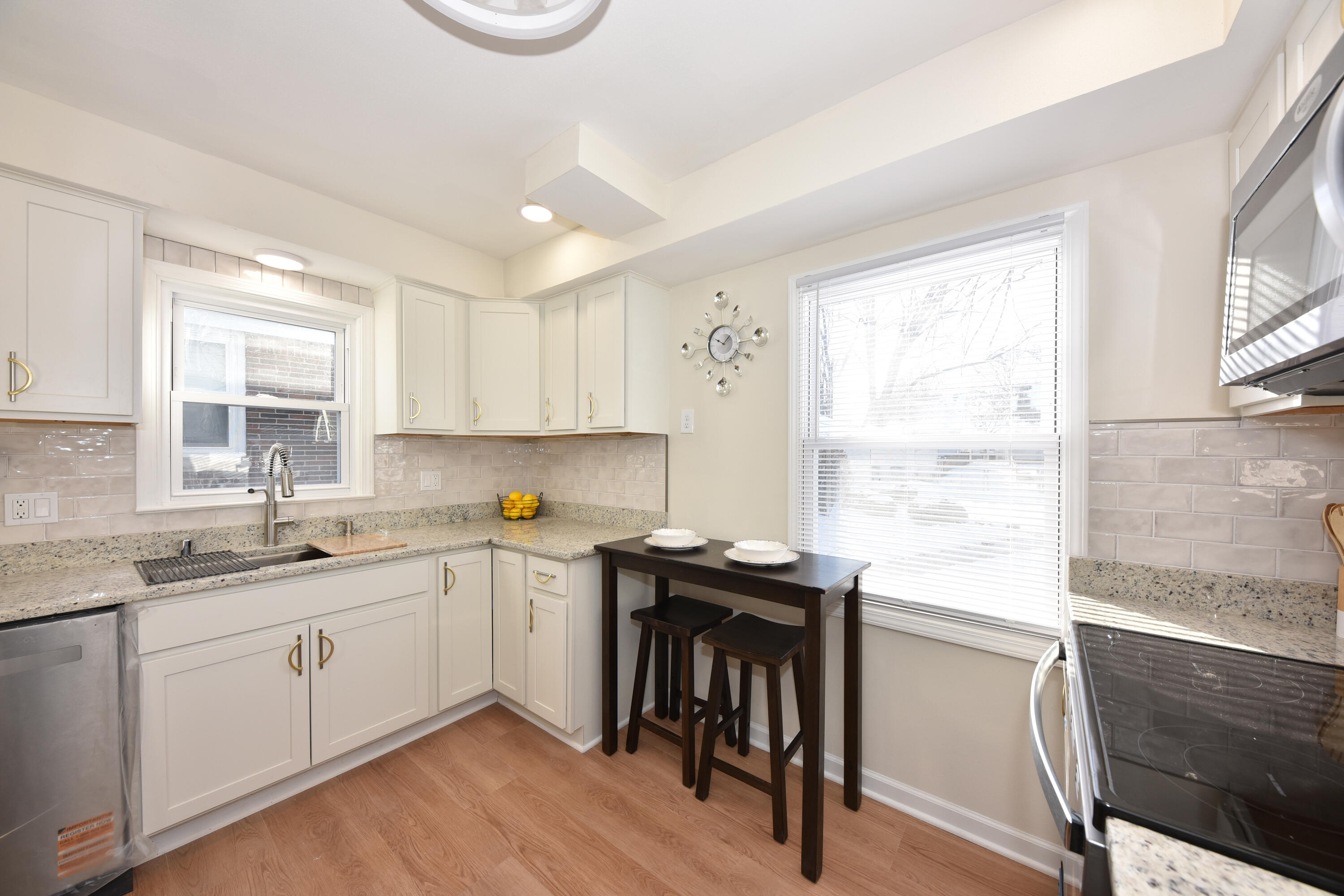 3165 North 87th Street Milwaukee, WI 53222 - Photo 6 of 35 Kitchen